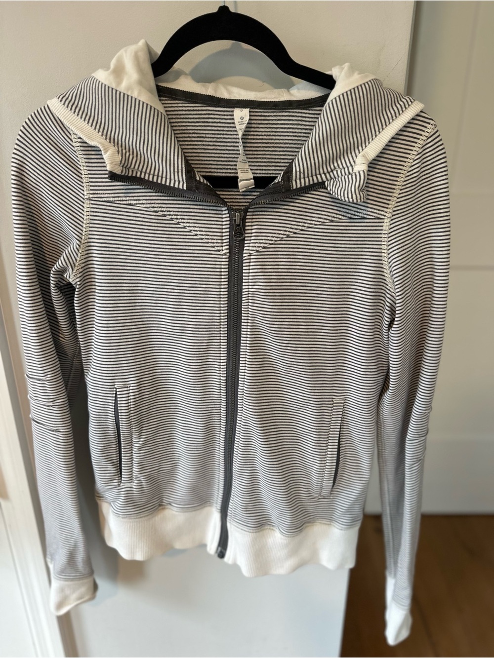 Lululemon Scuba Full Zip Hoodie | Size 6 | Gray Stripe | Cotton